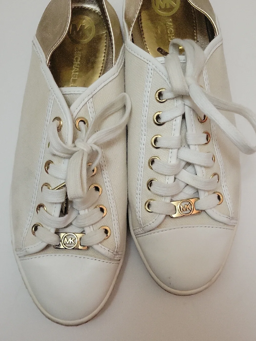 Michael Kors White and Gold Low-Top Lace-Up Sneakers EUC 8 Coastal‎ Summer